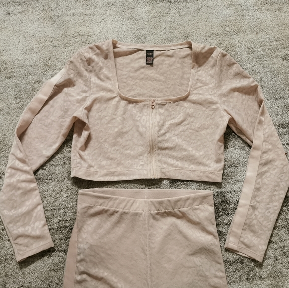 Victoria Secret Performance Lace Mesh Crop and Legging Set - Picture 3 of 9